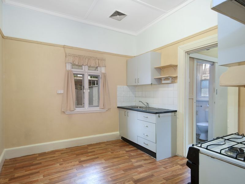 6 The Avenue, Granville NSW 2142