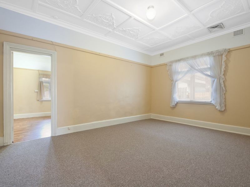 6 The Avenue, Granville NSW 2142