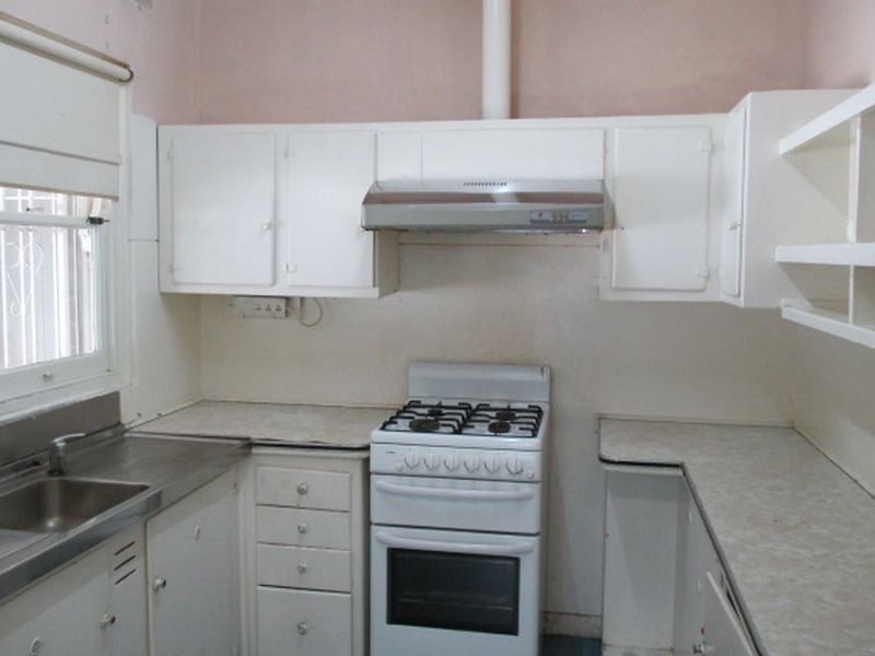 8 Montgomery Avenue, Granville NSW 2142