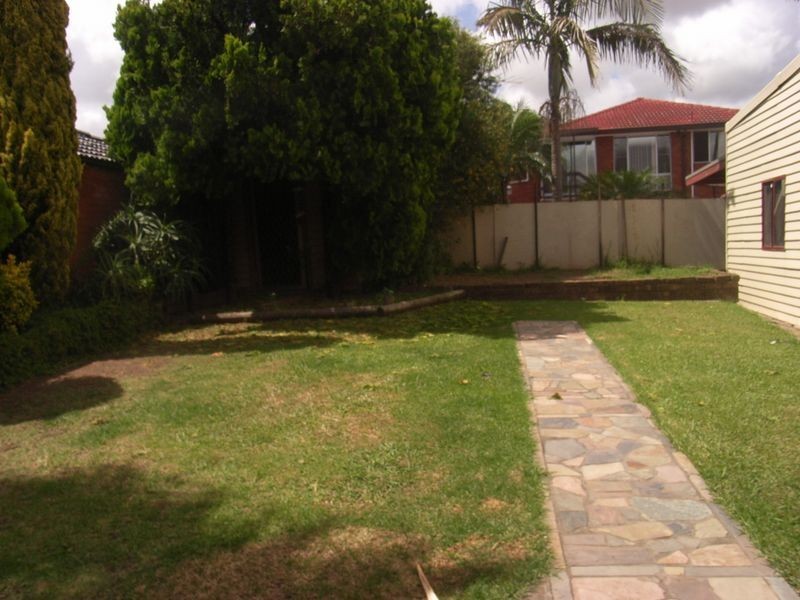 6 Jacaranda Drive, Georges Hall NSW 2198