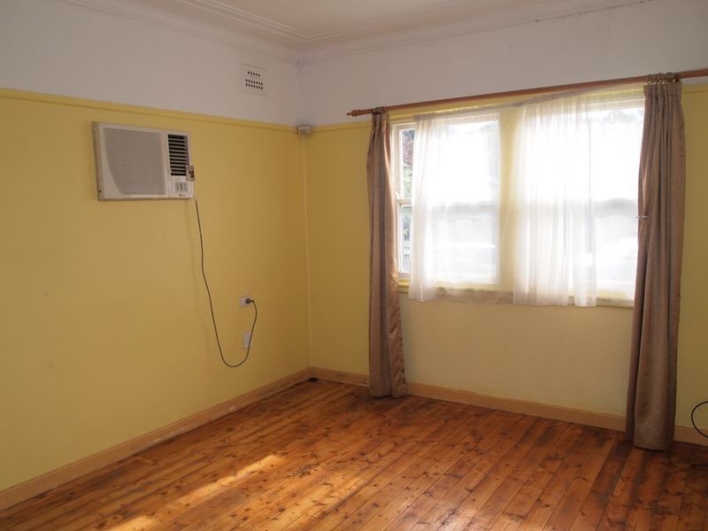 8 Wallace Street, Granville NSW 2142