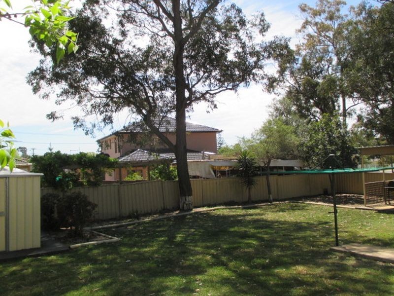 1 Van Dieman Crescent, Fairfield West NSW 2165
