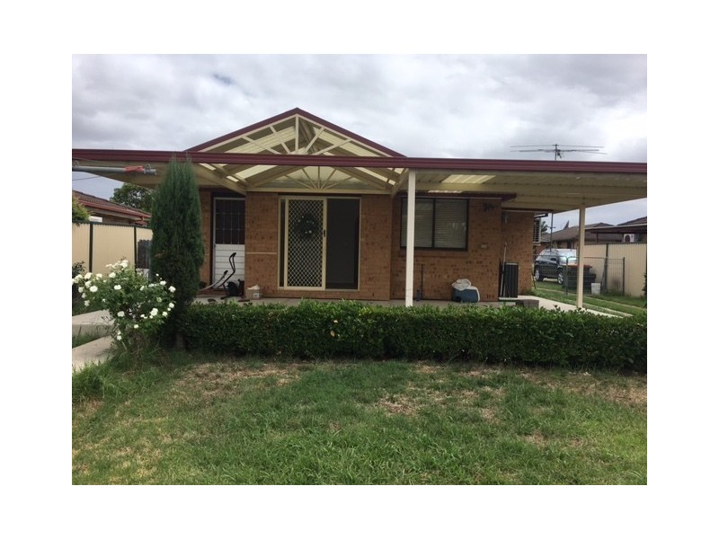 7 Woodland Avenue, Bossley Park NSW 2176