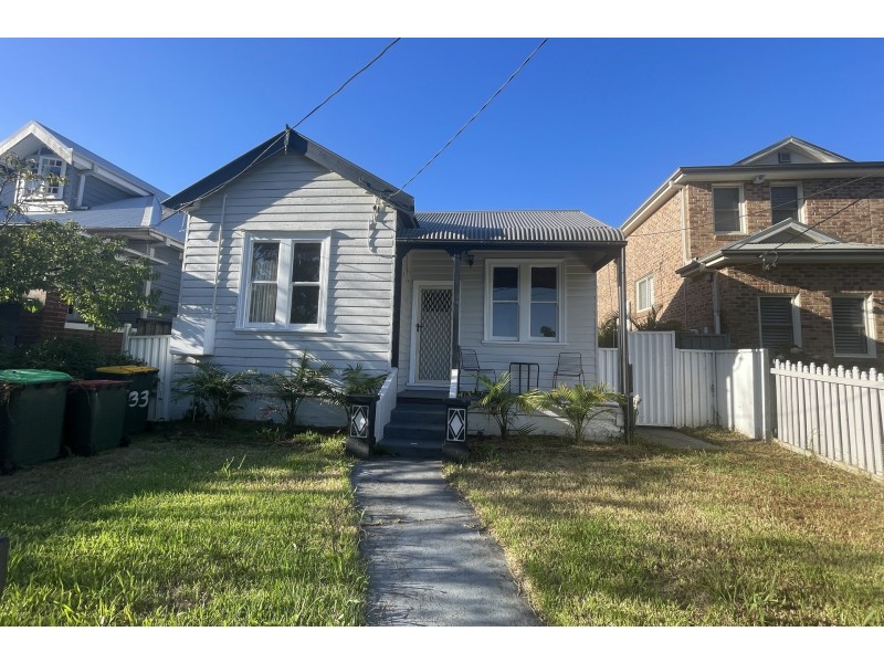 33 Banks Street, Mays Hill NSW 2145