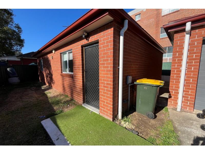 1/2 Rhodes Avenue, Guildford NSW 2161
