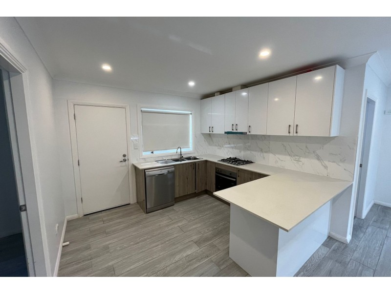 1/2 Rhodes Avenue, Guildford NSW 2161