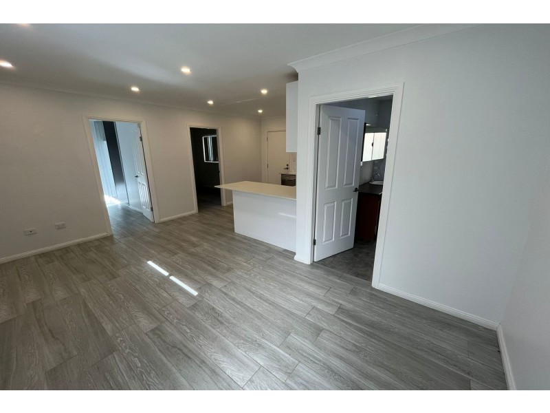 1/2 Rhodes Avenue, Guildford NSW 2161