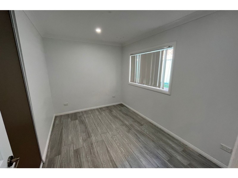 1/2 Rhodes Avenue, Guildford NSW 2161