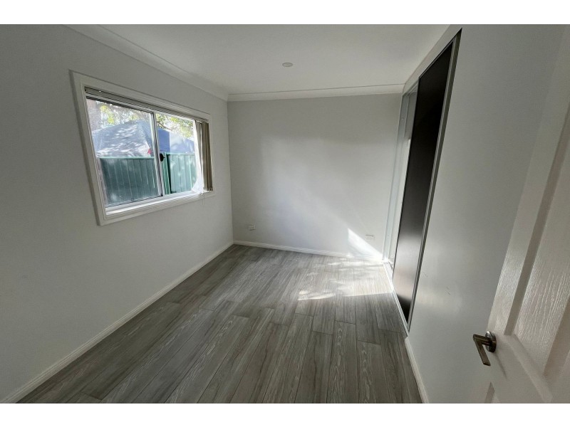 1/2 Rhodes Avenue, Guildford NSW 2161