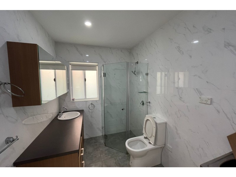 1/2 Rhodes Avenue, Guildford NSW 2161