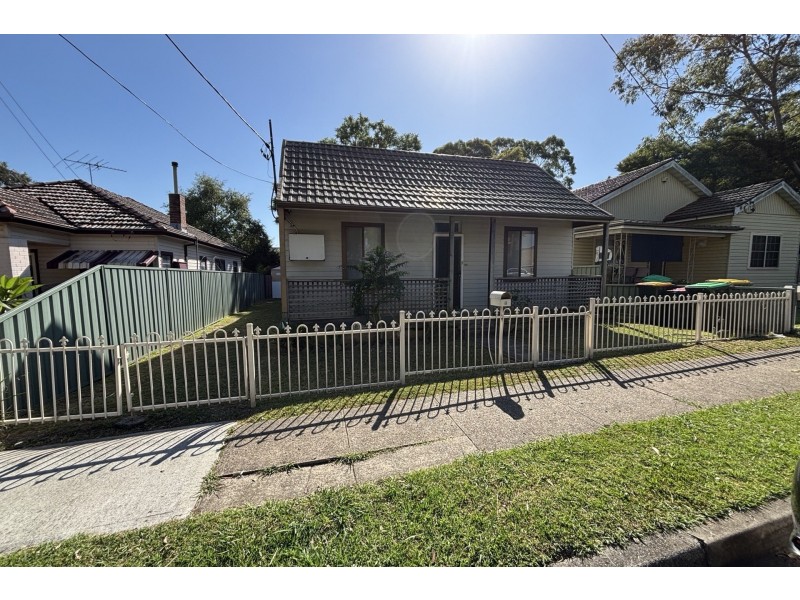 8 Mombri Street, Merrylands NSW 2160
