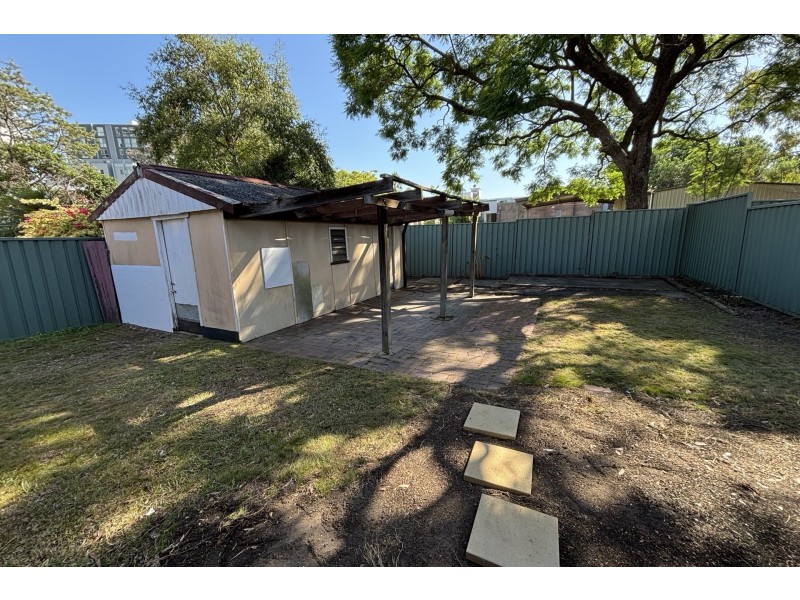 8 Mombri Street, Merrylands NSW 2160