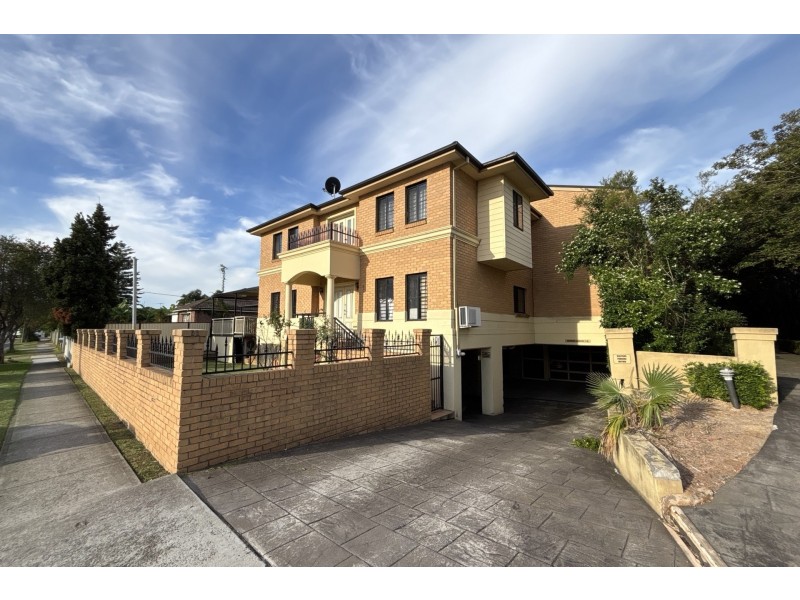 8/143-145 Blaxcell Street, Granville NSW 2142