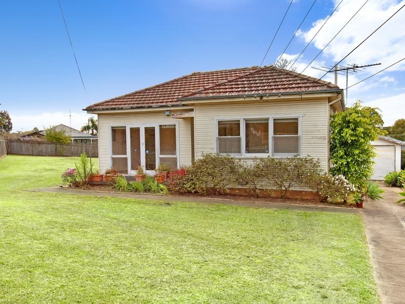 4 Boyne Ave, Pendle Hill NSW 2145