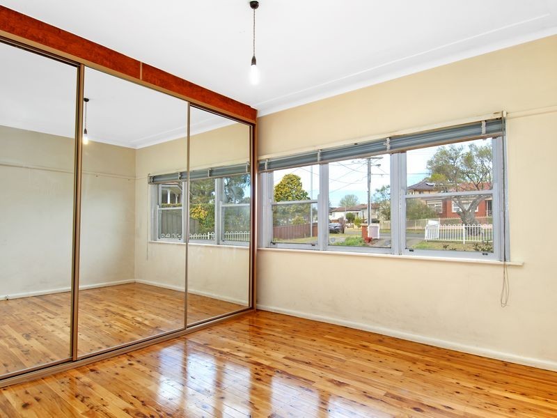 4 Boyne Ave, Pendle Hill NSW 2145