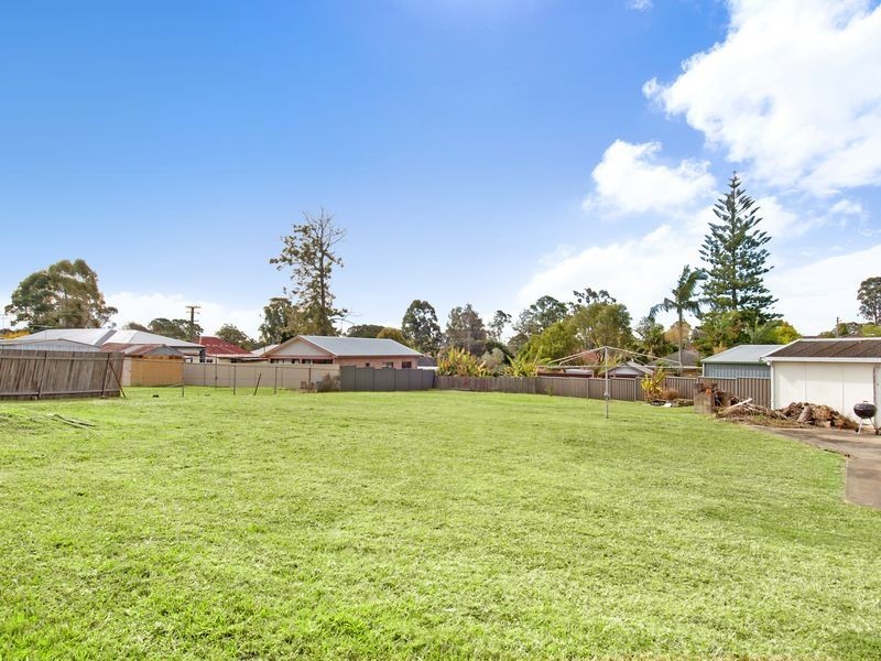 4 Boyne Ave, Pendle Hill NSW 2145