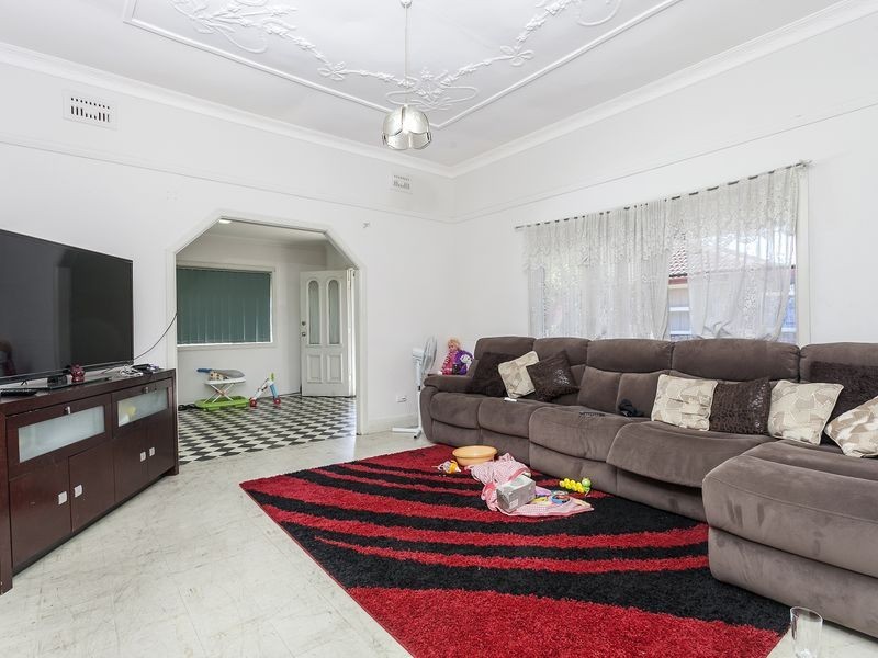 4 Serpentine Street, Merrylands NSW 2160