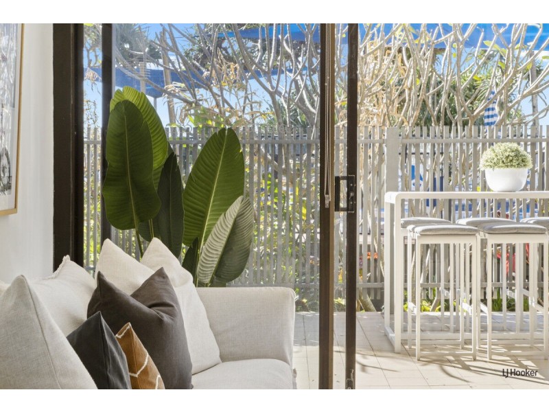 2/828 Pacific Parade, Currumbin QLD 4223