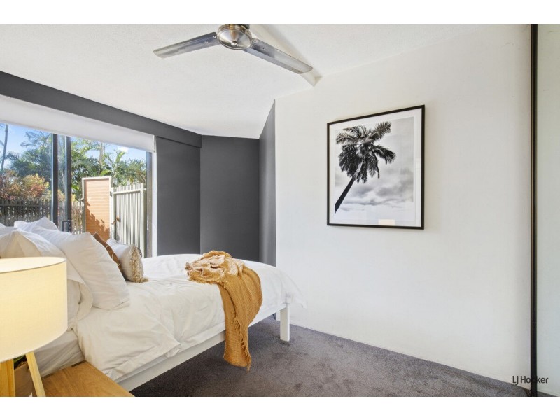 2/828 Pacific Parade, Currumbin QLD 4223