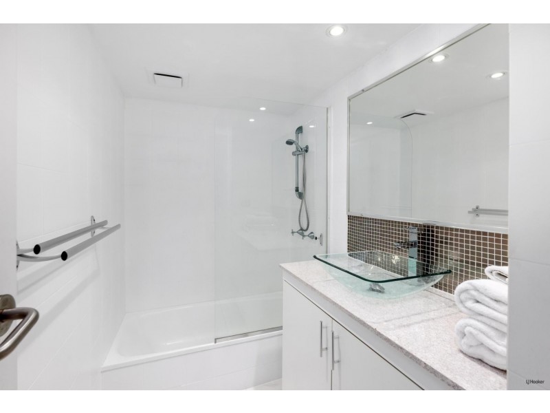 2/828 Pacific Parade, Currumbin QLD 4223