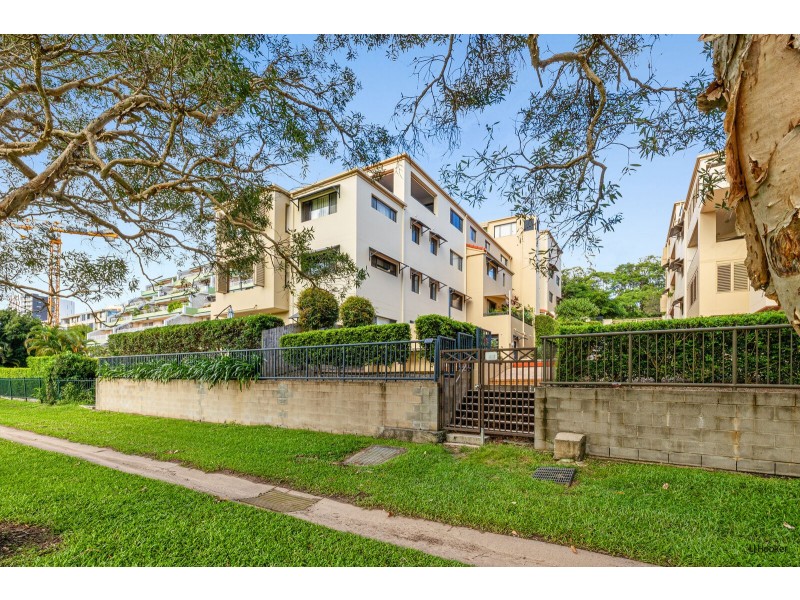 8/33 Dixon Street, Coolangatta QLD 4225
