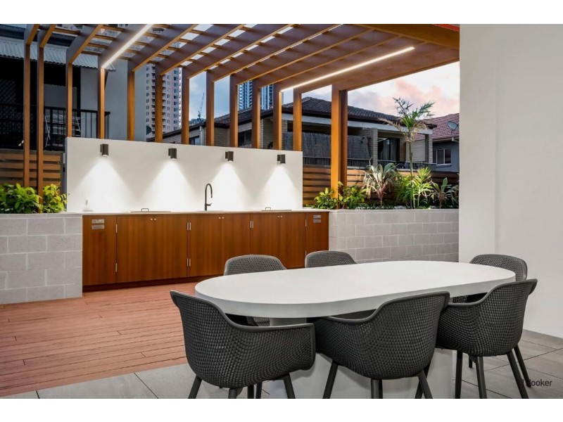 76/18 Chelsea Avenue, Broadbeach QLD 4218