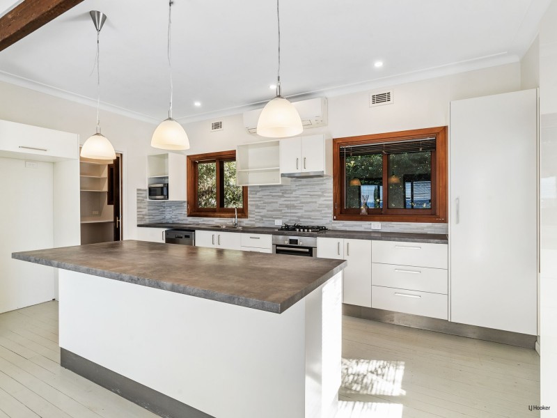 17 Seaview Road, Banora Point NSW 2486