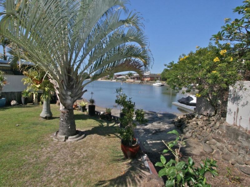 22 Lakes Drive, Tweed Heads West NSW 2485