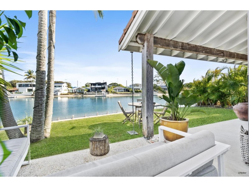 2/62 Parnki Parade, Palm Beach QLD 4221