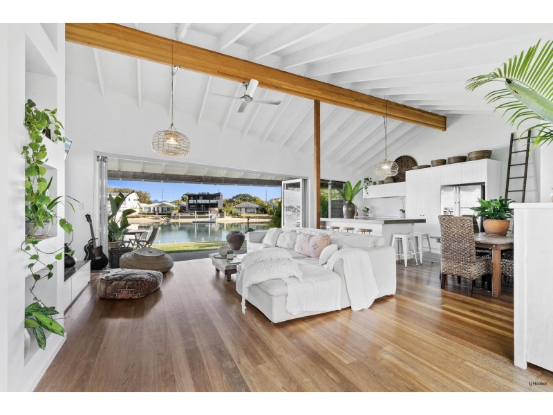 2/62 Parnki Parade, Palm Beach QLD 4221
