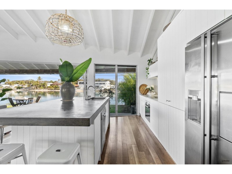 2/62 Parnki Parade, Palm Beach QLD 4221