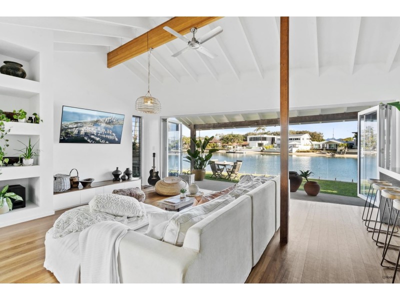 2/62 Parnki Parade, Palm Beach QLD 4221