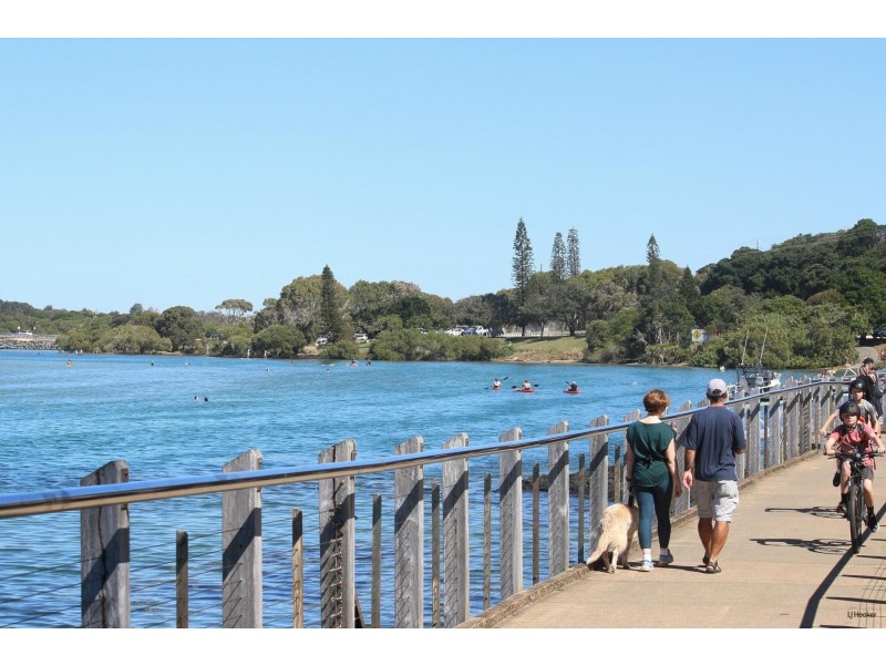 1 and 2/62 Wommin Bay Road, Chinderah NSW 2487