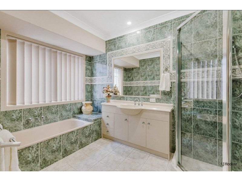 16 Champagne Drive, Tweed Heads South NSW 2486