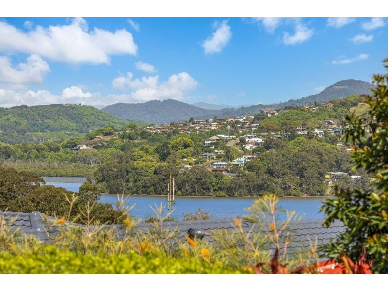 16 Champagne Drive, Tweed Heads South NSW 2486