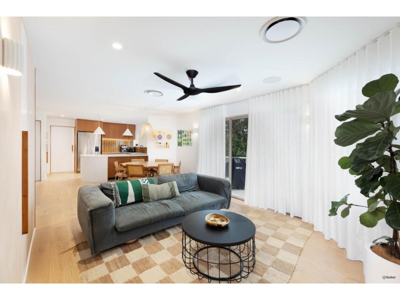 4/285 Golden Four Drive, Bilinga QLD 4225