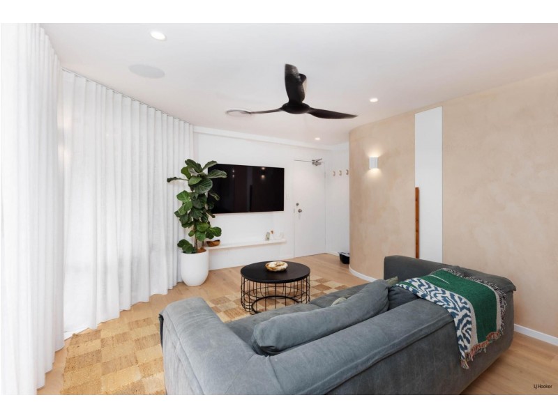 4/285 Golden Four Drive, Bilinga QLD 4225