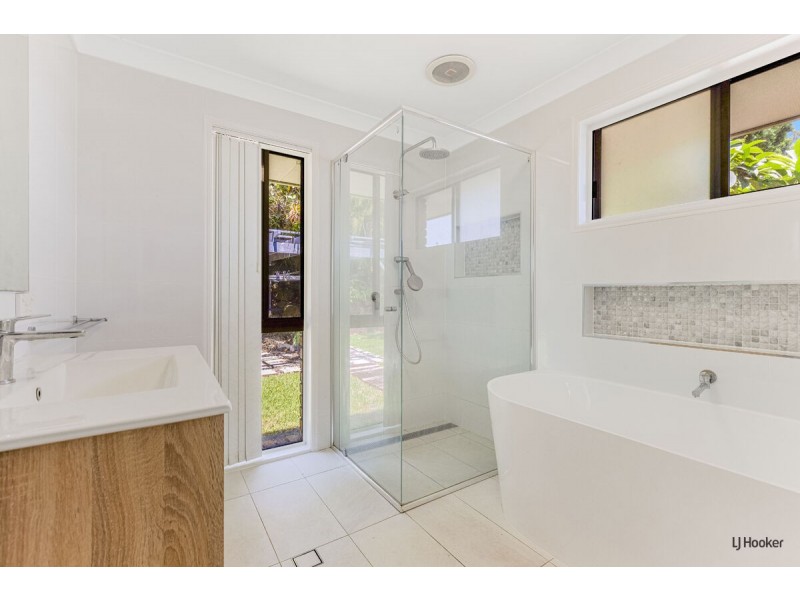 17 Lakeview Parade, Tweed Heads South NSW 2486