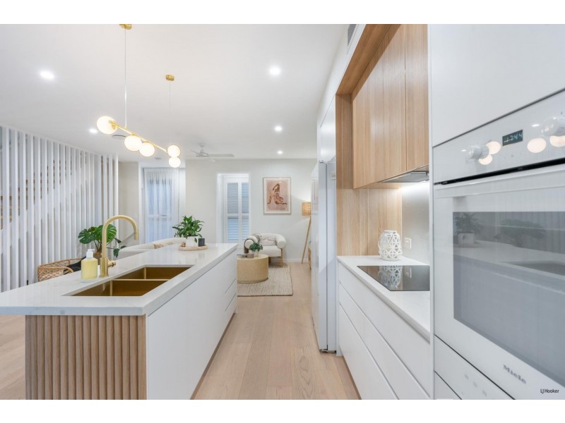 5/135 Golden Four Drive, Bilinga QLD 4225