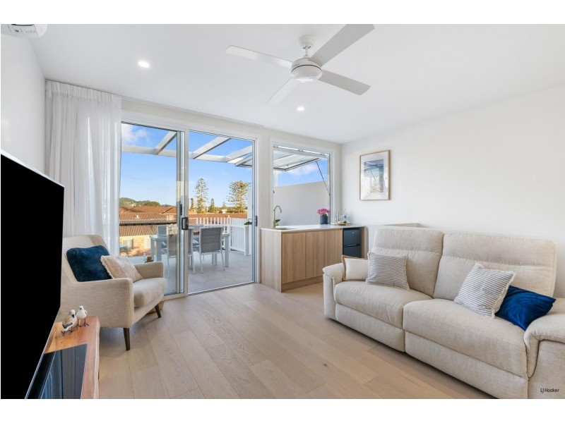 5/135 Golden Four Drive, Bilinga QLD 4225