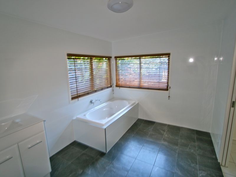 35 Lalina Ave, Tweed Heads West NSW 2485