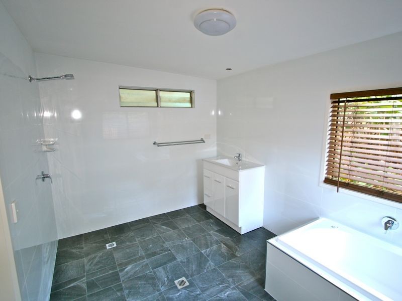 35 Lalina Ave, Tweed Heads West NSW 2485