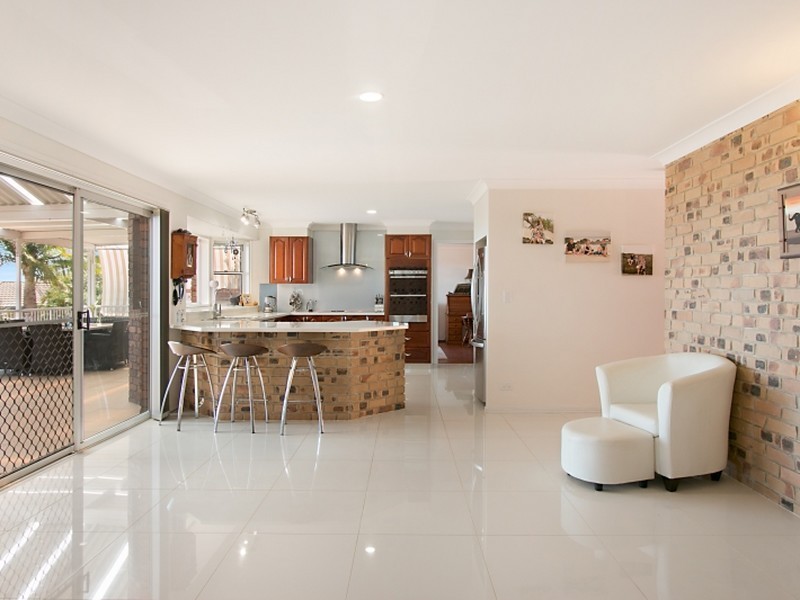 27 Kintyre Crescent, Banora Point NSW 2486