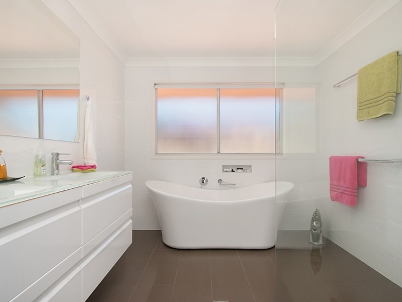 27 Kintyre Crescent, Banora Point NSW 2486