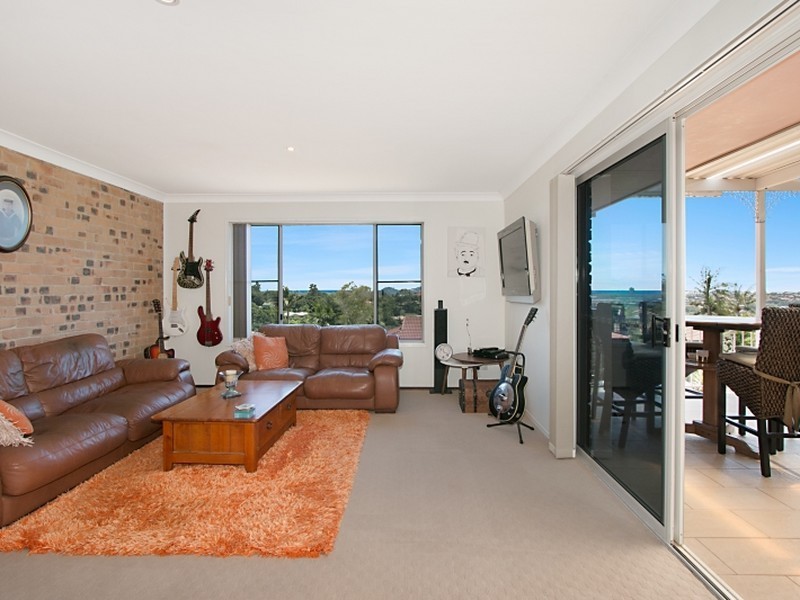 27 Kintyre Crescent, Banora Point NSW 2486