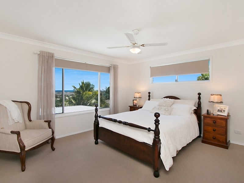 27 Kintyre Crescent, Banora Point NSW 2486