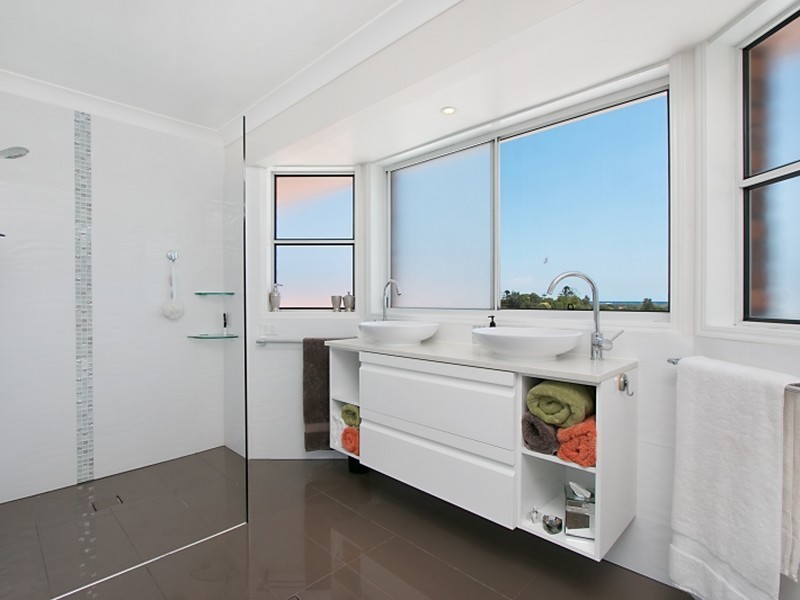 27 Kintyre Crescent, Banora Point NSW 2486