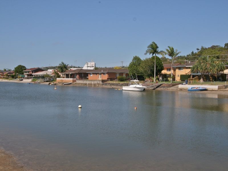 22 Lakes Drive, Tweed Heads West NSW 2485