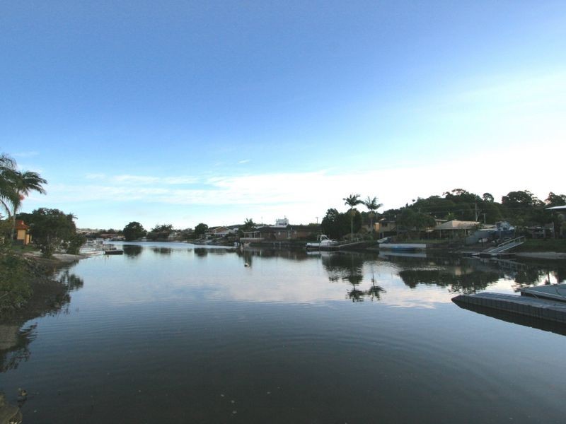 22 Lakes Drive, Tweed Heads West NSW 2485