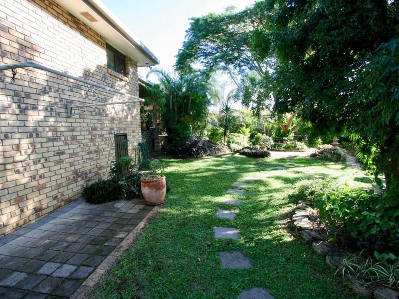 22 Amaroo Drive, Banora Point NSW 2486